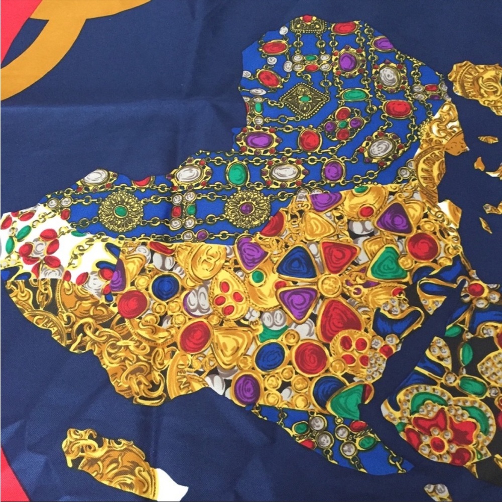 Chanel Rare MultiColor Gripoix 💯 % silk Jewel Charm Scarf. - Picture 2 of 6
